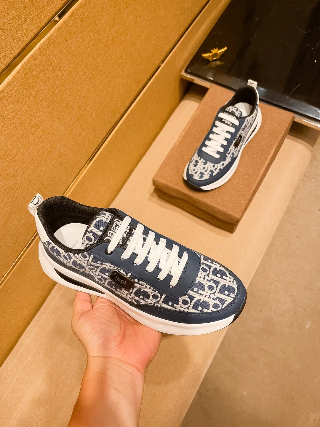 🚘🚘Factory batch 440 💰[Dior]🔥 High-end men's shoes brand official website 1:1 latest masterpiece: the upper is made of mercerized fabric imported from Italy with a comfortable and breathable lining➕original non-slip and wear-resistant outsole🔥, making walking more convenient and comfortable! An exclusive new model, a stunning work, a beautiful 1:1 replica [color] compared to the official quality! Create a fashionable personality to set off your uniqueness! A must-have for trendy men! Classic🔥Size: 38-44 Color: 🔥 2⃣️ colors available🔥